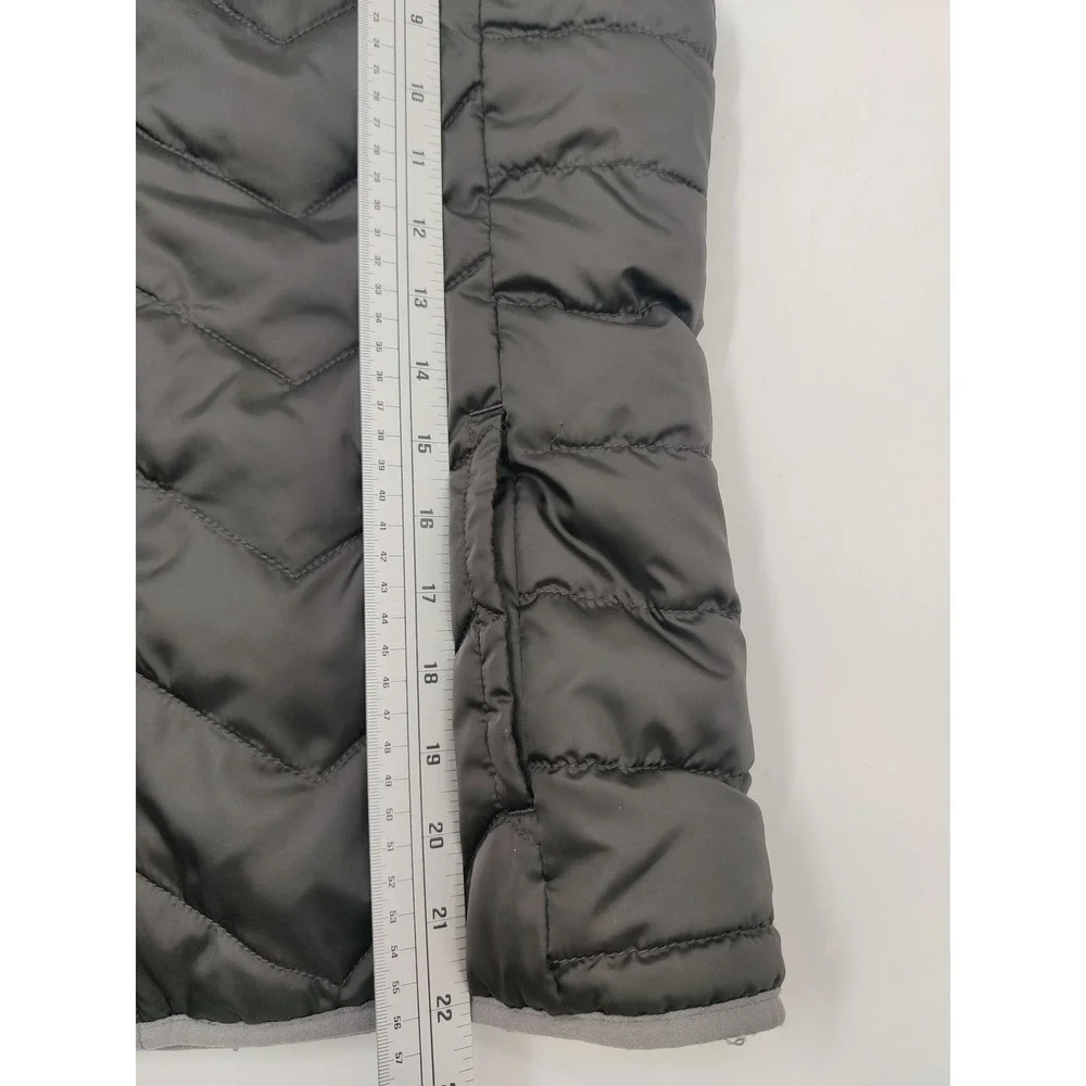 SO Womens Chevron Quilted Puffer Vest Gray Faux Fur Sherpa Lined Size M Zip Up